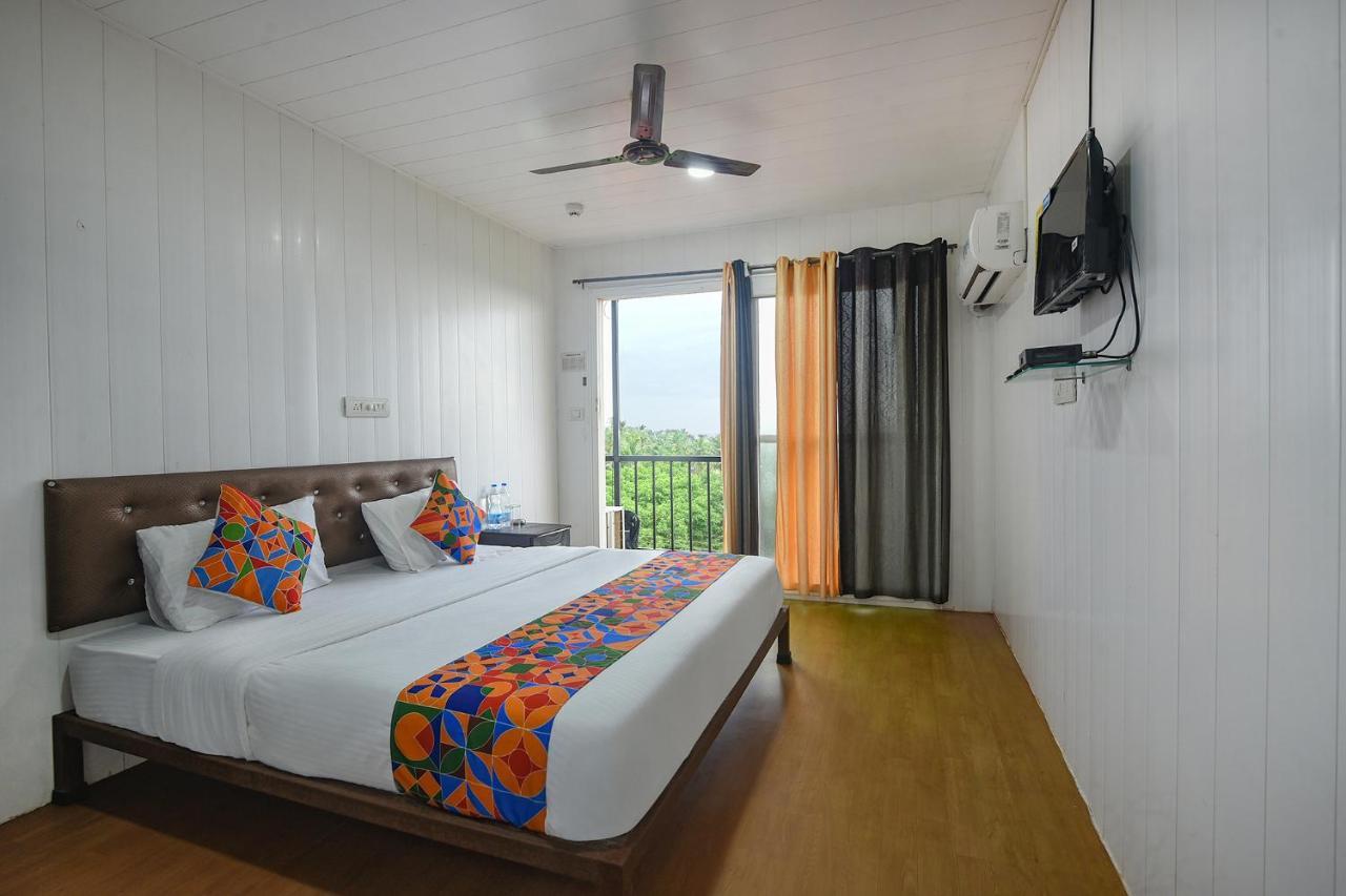 Fabexpress Vincy Palace, Mandrem Beach Ξενοδοχείο Εξωτερικό φωτογραφία